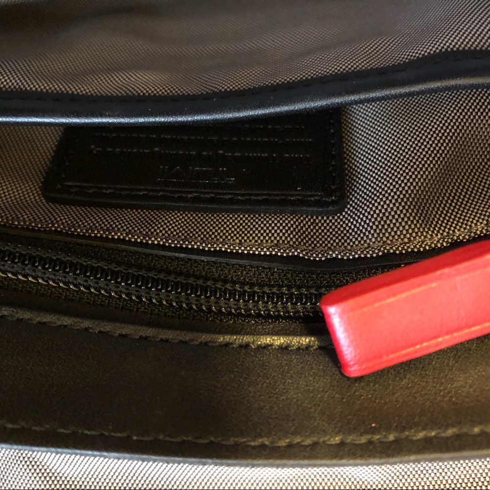 TUMI CROSSBODY BAG  NWOT BLACK LEATHER & NYLON POCKETS CHIC
GENDER NEUTRAL - Picture 6 of 8